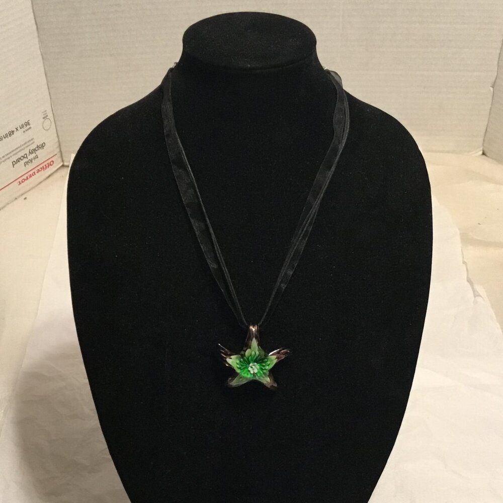 Very lovely and colorful pair of Murano glass Starfish necklaces - Picture 7 of 9